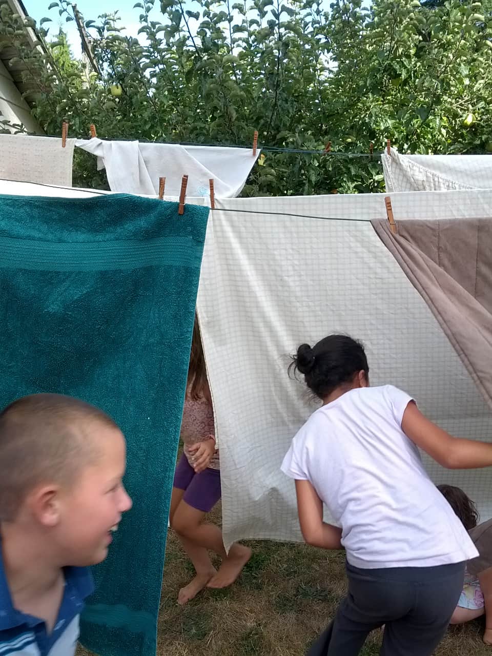 How to Tighten a Rope Clothesline Lady and the Carpenter